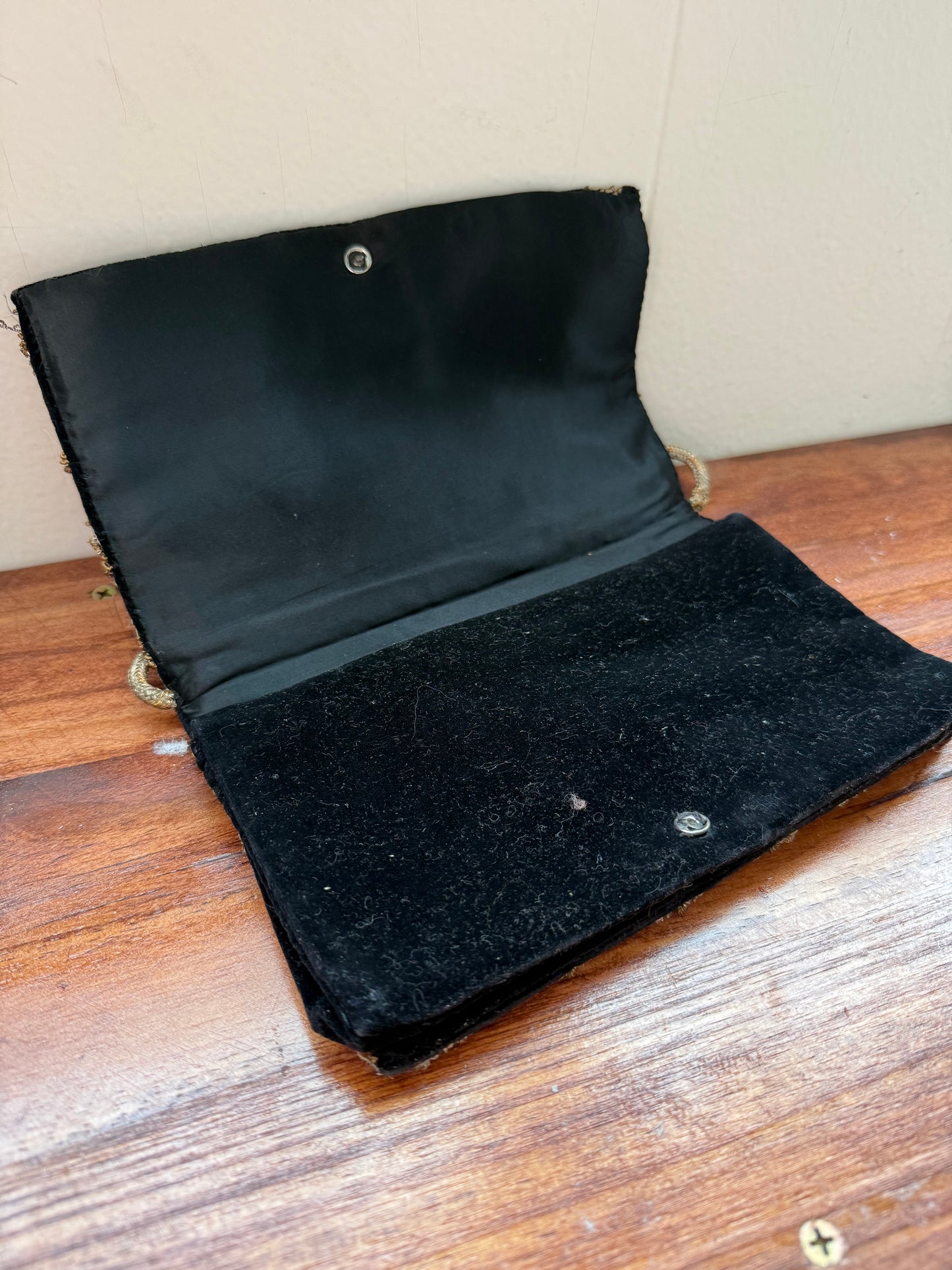 Vintage black/gold velvet clutch