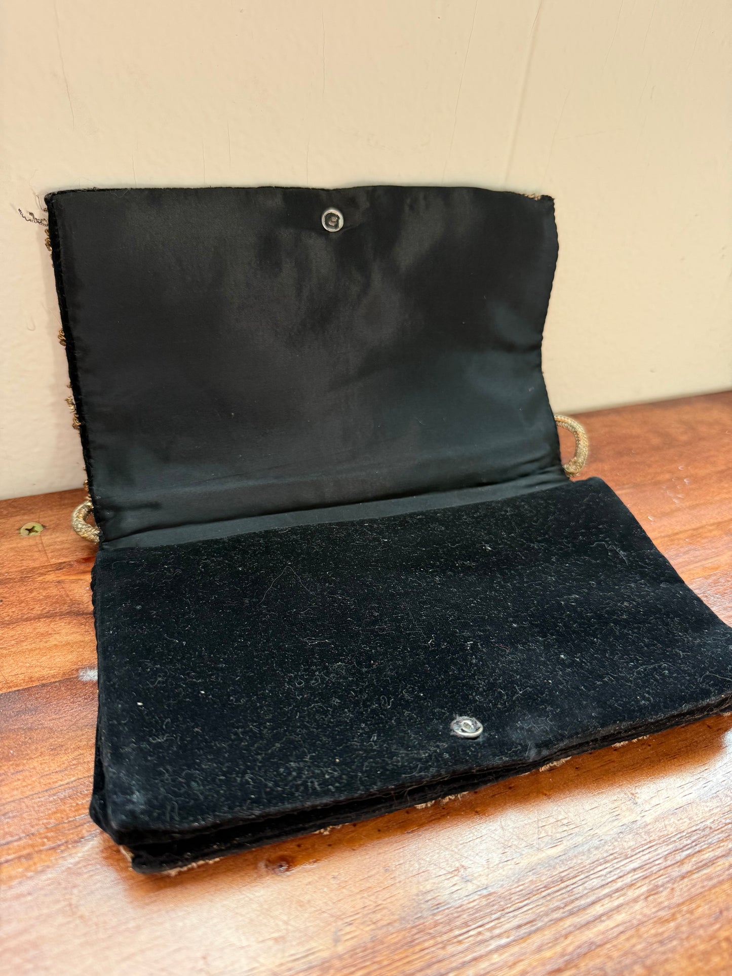Vintage black/gold velvet clutch